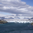 Este glaciar situado al sureste de la isla tiene una superficie mayor que todos los glaciares de Europa juntos. Representa el 8 % de la superficie de Islandia, tiene varias […]